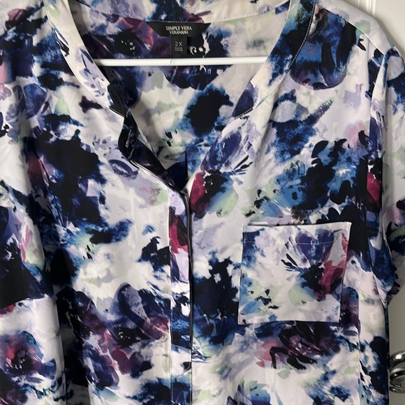 Short sleeve 2x paisley print button up the front blouse - Picture 2 of 4